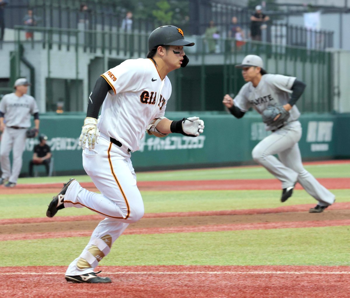 gtown_stadium's tweet photo. 【二軍】巨人 10-1 ハヤテ

移籍後初先発の #小笠原慎之介 投手は6回1失点の好投👍 
2回に #増田陸 選手のホームランで追いつき、続く3回に #石塚裕惺 選手の勝ち越しタイムリーヒット💫その後も打線がつながり10得点👏👏

🔽Gタウンでの次戦は7月10日(金)～12(日)中日戦！
https://t.co/Ylt9lkUZog https://t.co/Qy6oCU42hE