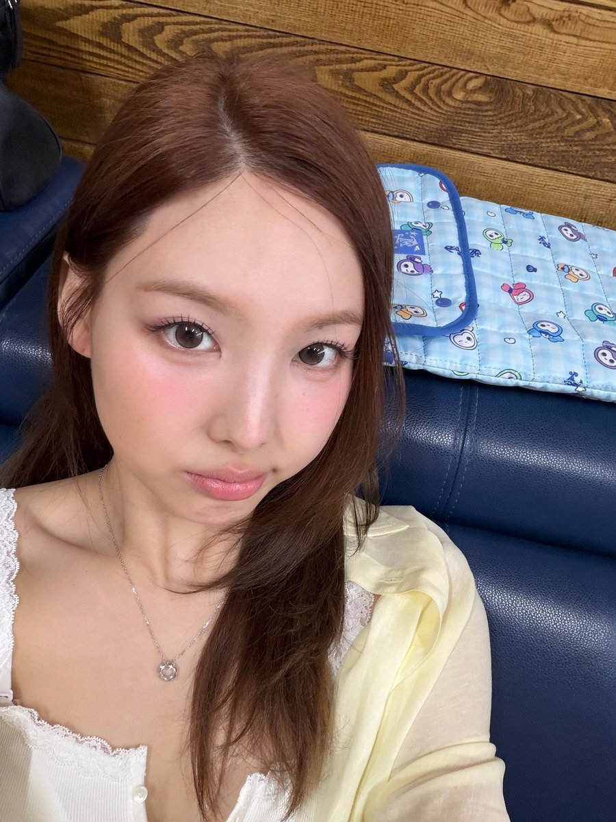 imnayeonarchive's tweet photo. https://t.co/Rv3PASszxd