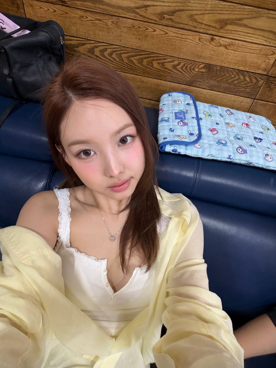 imnayeonarchive's tweet photo. https://t.co/Rv3PASszxd