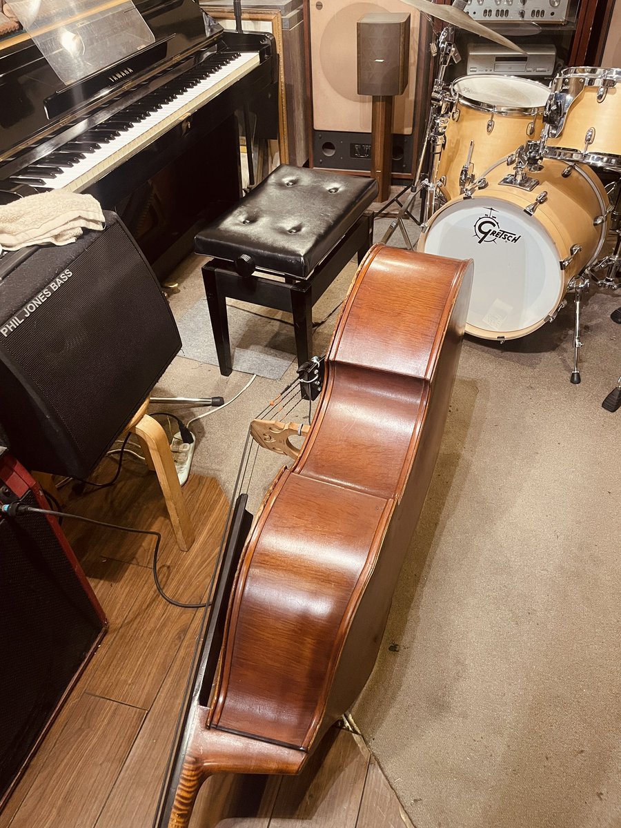 naoki_saeki's tweet photo. 昼間は数少ない友人が家に来てくれて一緒に練習。
これから神戸でセッションやります。 https://t.co/H1ltpkuLrQ