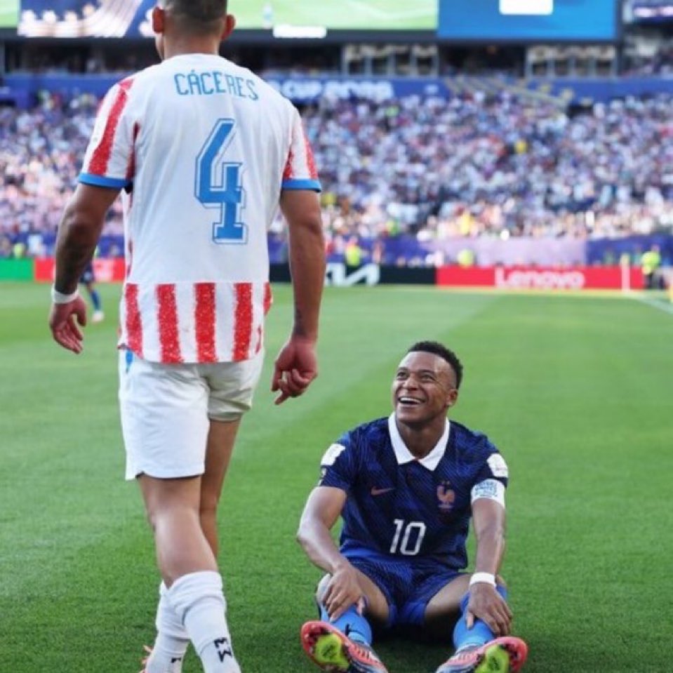 LosMadridistas_'s tweet photo. 🎙️Didier Deschamps 🇫🇷 : "Vous voulez faire de Kylian Mbappé 🇫🇷 un joueur détesté. Ce n’est pas normal de le faire passer pour un dictateur alors que c’est un joueur extrêmement mature qui va dans le sens du collectif." 🫡 https://t.co/J8U0W2fKUc