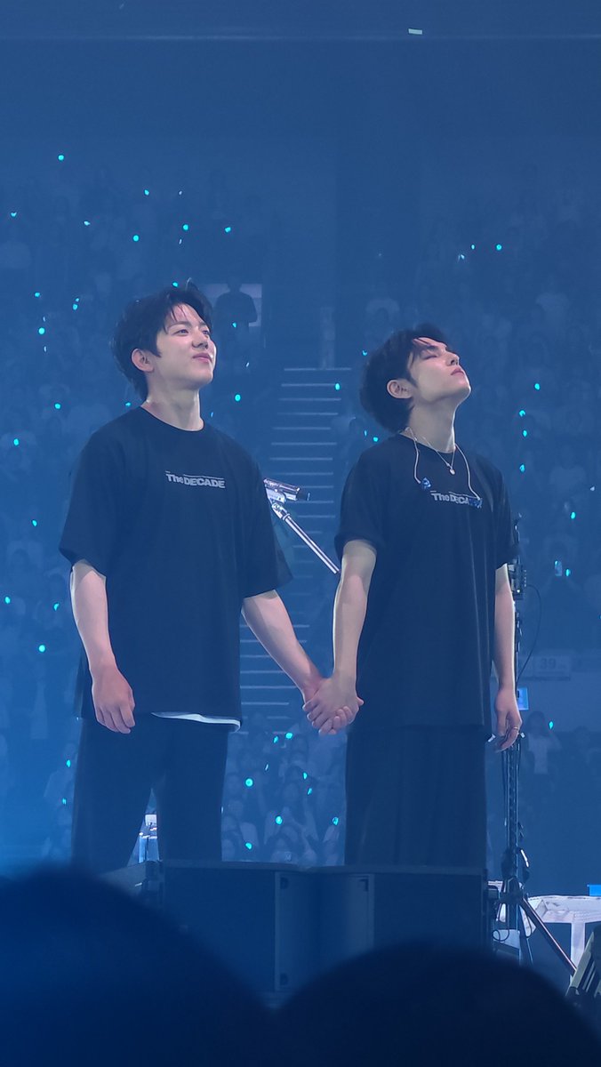 z_a_f_u's tweet photo. 네 여러분 제가 찍었어요
도필을 https://t.co/NPhBRAbte3