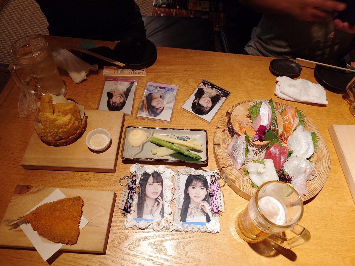 u0018's tweet photo. 北海道2日目楽しかったぁ😆
遠征先でも感想会
アスパラも頂きます
いえーい🍻
#真夏の全国ツアー2026
#乃木坂46真夏の全国ツアー2026北海道公演 https://t.co/35pkh0uBmZ