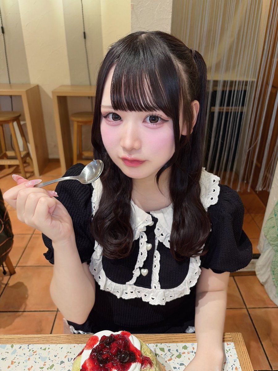 momo_ponkotsu's tweet photo. アイドル顔の20歳アイドルどうですか🍒♡ https://t.co/ioJfQD2mn5