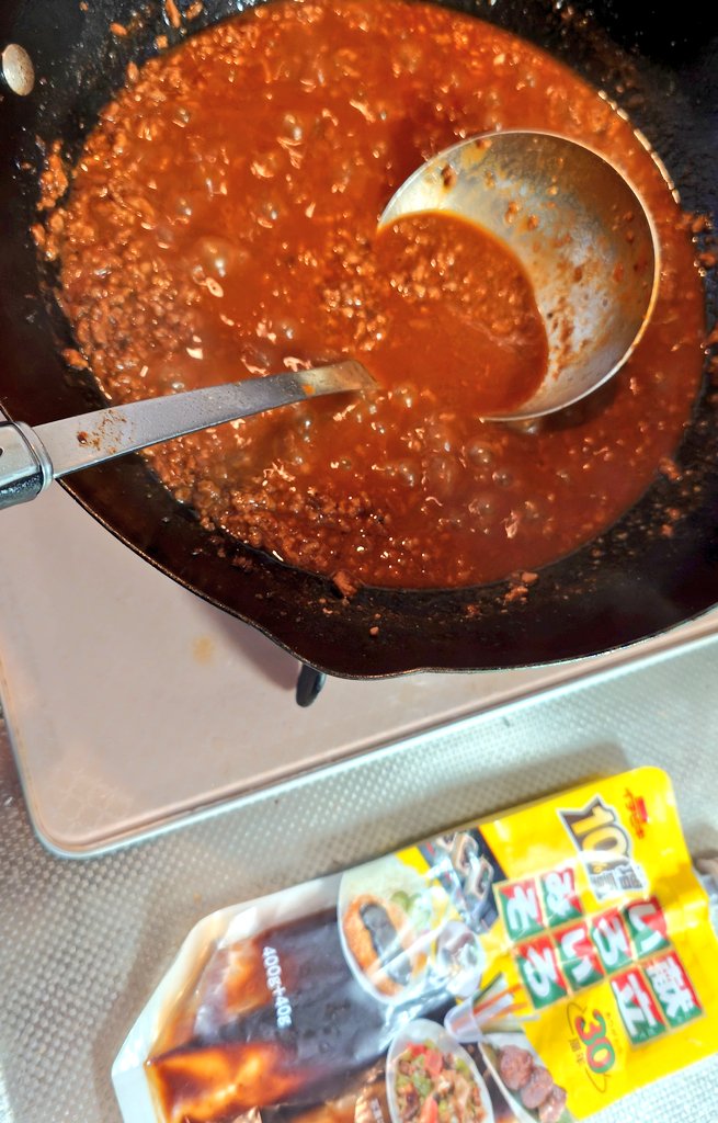 7gusa's tweet photo. 八丁味噌と自家製豆板醤、トマトペーストといろいろ味噌で麻婆豆腐。ミンチが赤身で脂が本当少なくてとてもあっさり食べられます。豆腐も絹系の豆腐にしては中々弾力がありますね。だんけ。 https://t.co/vM4PQiSd21