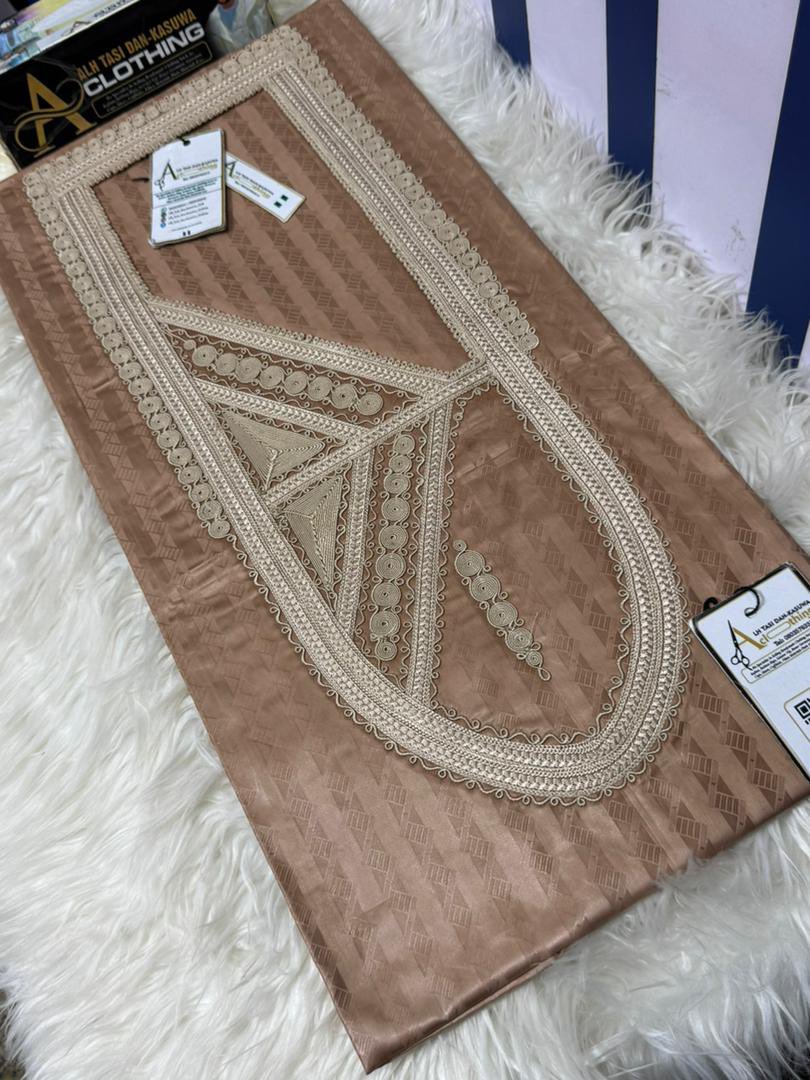 Abberx_'s tweet photo. Readymade Babban-Riga Morroco

Morroco Design

Available ✨

Price: 90k Each 

  Dm/☎️ : 07060727453 

📍 Zaria, Nigeria

Nationwide/ worldwide Delivery  🌎📦 ✈️ 

Please repost &amp; follow for update https://t.co/YkLwMCKB8F