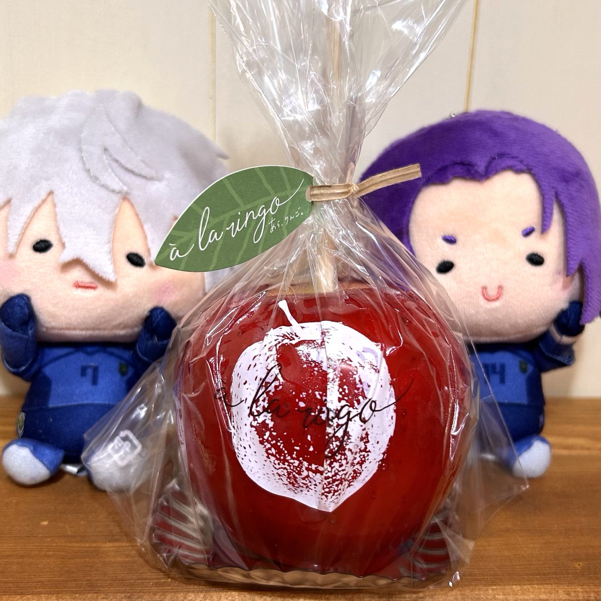 tapp_7058's tweet photo. りんご飴専門行ってんまほっぺちゃんにお土産🍎✨
店内で食べたりんご飴ソフトクリー���は肝心のりんご飴が映らなかった😅でもカリカリ冷え冷えシャキシャキで美味しかった〜！
レジ前にりんご飴キーホルダー売ってて買う一択
原宿再現ごっこできる…！！ https://t.co/ERjUKlcnvB