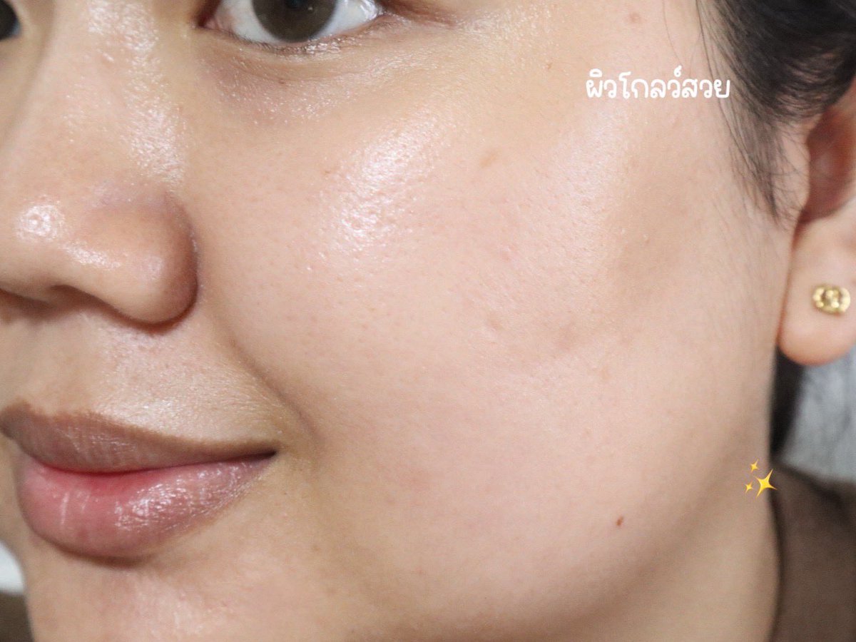 yingpeereview's tweet photo. ลองแบบซองแล้วอยากได้แบบขวดเลยอ่ะ! NIVEA Skin Glow Daily Fluid SPF50+ PA+++💟 กันแดดเนื้อเซรั่มสูตรนี้คืองัดผิวมากก หลังสงกรานคือผิวหมองไม่ไหว สู้แดดสู้ลมเกิน แต่ใช้ซองนี้แล้วผิวกลับมา กระจ่างใสสุขภาพดีไวมาก เพราะมี ไทอามิดอลลดรอยดำ และ ไนอาซินาไมด์ลดจุดดำเกิดใหม่ มี SPF50+ ปกป้องผิว แล้วเนื้อสบายผิวอะ ไม่กวนเมคอัพแบบใช้เป็น daily skincare ได้เลย ชอบบ