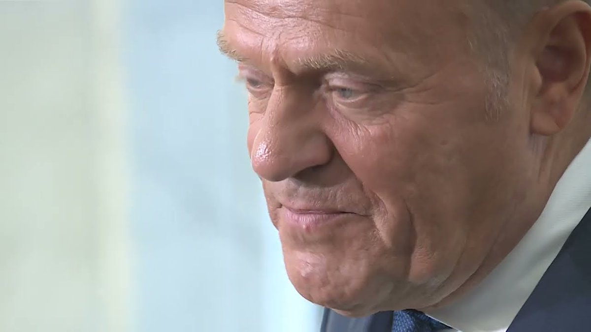 Vito82488734's tweet photo. Obiecywał Polakom bezpieczeństwo i budowę tarczy antyrakietowej, ale oddał Ukrainie za darmo najnowocześniejsze amerykańskie rakiety zdolne do niszczenia rosyjskich Iskanderów i odstąpił miejsce w kolejce na dostawę kolejnych.
To w warunkach ewentualnej wojny jest Sąd Wojskowy. https://t.co/mnoKgE6f2t