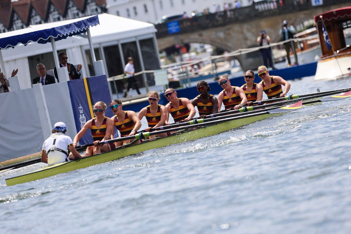 ShiplakeCollege's tweet photo. Congratulations to Headington School on their win in the Prince Philip Challenge Trophy Final. Our Girlsโ Eight raced with courage, composure and determination, and we couldnโt be prouder of all theyโve achieved. #GoBees #ShiplakeRowing #HRR26 https://t.co/ivthNr2M2N