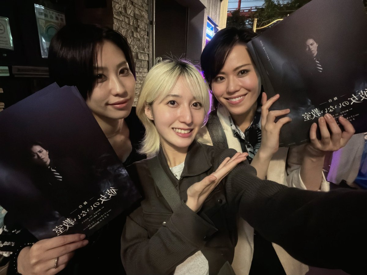 hiryu_tsukasa's tweet photo. 舞台「#彼女のいない教室」
稽古場での最終稽古も無事終わり、最後の通しが一番最高でした‼️まだまだここから上がっていくぞ‼️
昨日と今日数人でチラシ配り行ってきて、人の温かさに触れて、演劇を愛する人に届いたら嬉しいです。

7/9〜7/19です🏫ぜひ観にいらして下さい❣️
https://t.co/c5PJKesCba🎫 https://t.co/1sZpQo0wS7
