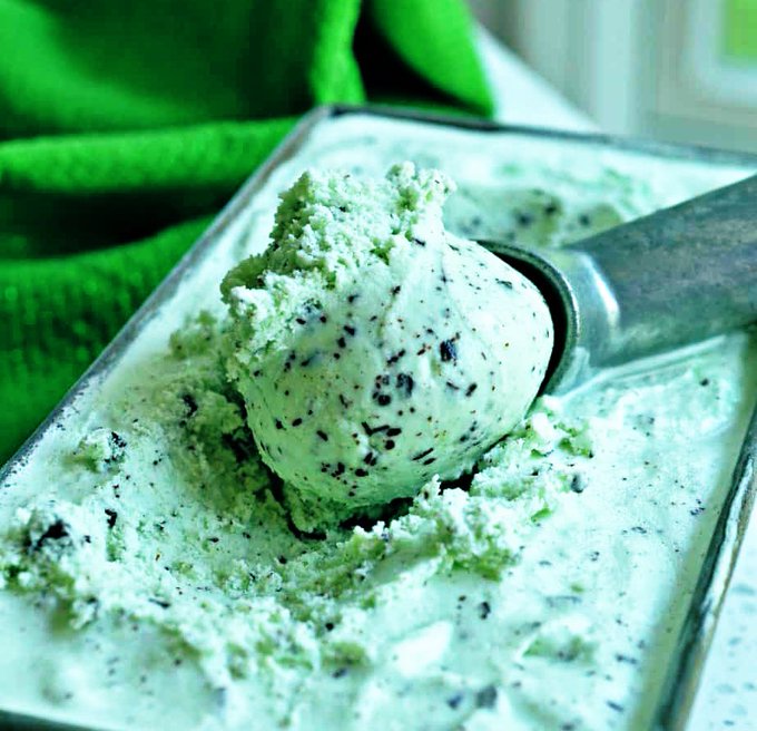 FoodPleaser's tweet photo. 🥄 Does mint chocolate chip ice cream taste good? https://t.co/42qWjCcUXE