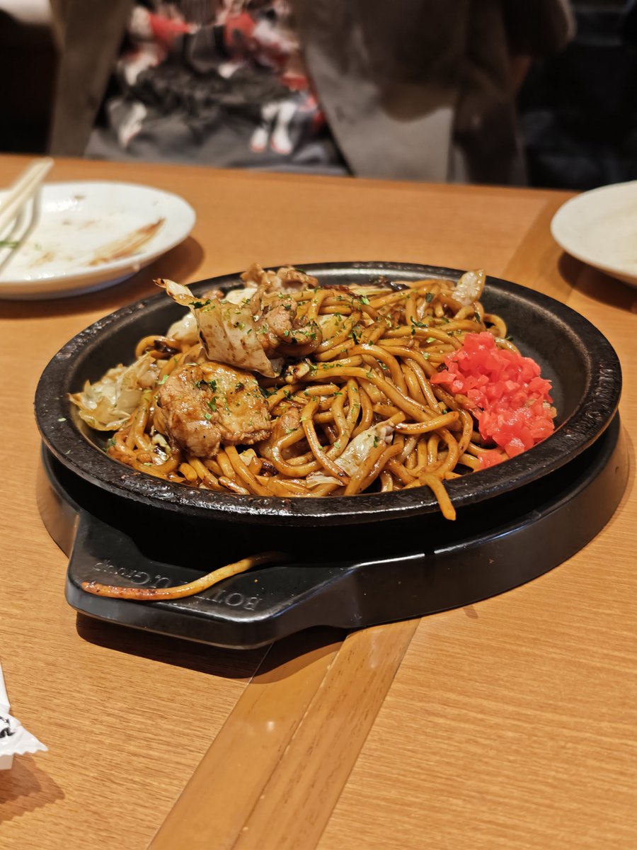 munakuu's tweet photo. 横浜みなとみらいでライブがあり、ランドマークタワーのぼてじゅうで打ち上げでした。明日出社でかなり辛み。更に仕事の山場でまさに天王山ウィーク。 https://t.co/HmFujSE7gQ