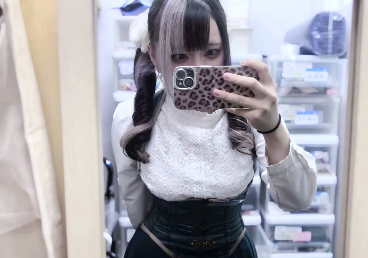 Ria__CQ's tweet photo. ログアウト💜
今日は大富豪とリング入った♪
初めて満卓のリング入って、ちょっとだけテンパっちゃった🌀
まだまだがんばります> < 

大富豪は最後の方ちょっとだけ運が回ってきたかも💭
ちょっとずつ慣れてきた！！
次は9日！ https://t.co/SXRqO5CAxt