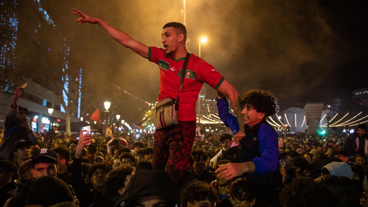Actualidad_Pol's tweet photo. 🇪🇸 Una joven marroquí MUERE tras ahogarse con su bandera de Marruecos en Algeciras (Cádiz)

La víctima llevaba una bandera de Marruecos amarrada al cuello, cuya tela, habría quedado atrapada en la rueda trasera del vehículo. https://t.co/cpwuMEafcO