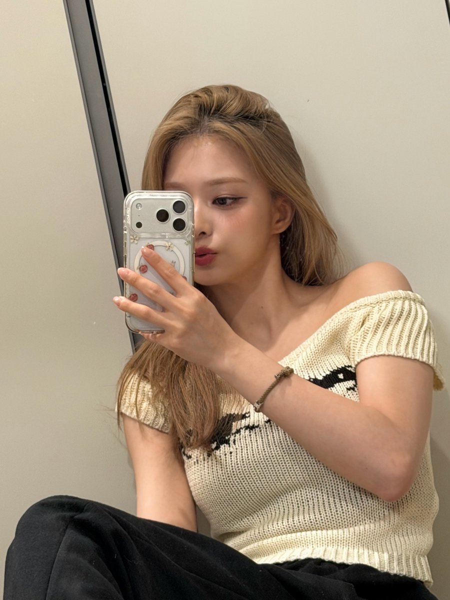 fiq_D_flover's tweet photo. [🐣 blossomlng_0] -Instagram Update-

#이나경 #LeeNagyung
#fromis_9 #프로미스나인 
@realfromis_9 https://t.co/i5eIOCSNCV