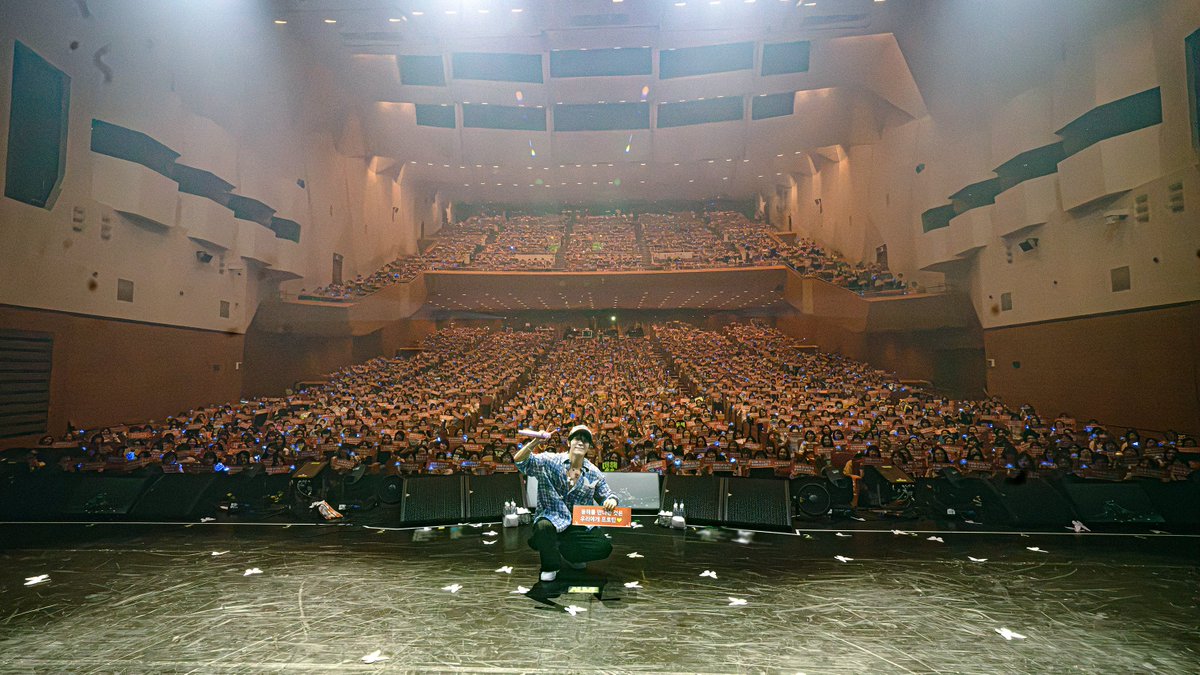 SJ_DnE_JP's tweet photo. 𖥔 ݁ ˖ ✦ ‧₊˚  2026 𝖣𝖮𝖭𝖦𝖧𝖠𝖤
𝟣𝖲𝖳 𝖲𝖮𝖫𝖮 𝖢𝖮𝖭𝖢𝖤𝖱𝖳 𝖳𝖮𝖴𝖱
𝗔𝗟𝗜𝗩𝗘 𝗜𝗡 𝗝𝗔𝗣𝗔𝗡  .𖥔 ݁ ˖ ✦‧₊˚ 

- OSAKA DAY 2 -

大阪〜！！！💥🔫
雨が降ってもGood Day！
とってもとっても幸せでした
僕たち、長く長く会いましょうね！👏

#동해 #DONGHAE #ドンへ
#슈퍼주니어DnE #SuperJuniorDnE
#ALIVE