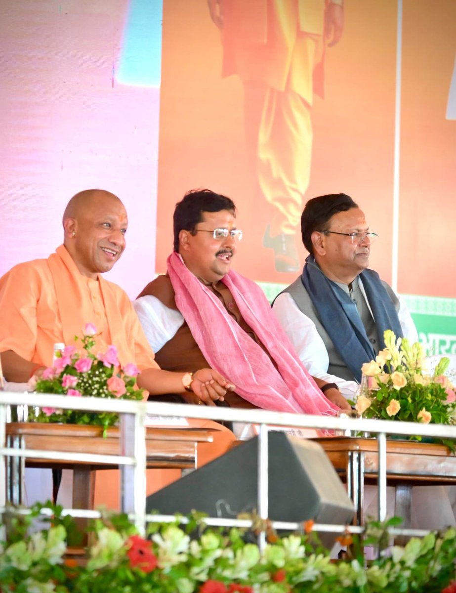 mppchaudhary's tweet photo. लखनऊ के राष्ट्र प्रेरणा स्थल में आयोजित 'शक्ति केंद्र संयोजक सम्मेलन' में भाजपा के माननीय राष्ट्रीय अध्यक्ष श्री नितिन नबीन जी, माननीय मुख्यमंत्री योगी आदित्यनाथ जी एवं राष्ट्रीय महामंत्री (संगठन) श्री बी.एल. संतोष जी के साथ सम्मिलित हुआ।

इस अवसर पर  मा. उपमुख्यमंत्री द्वय श्री केशव प्रसाद मौर्य जी व श्री ब्रजेश पाठक जी, महामंत्री (संगठन) श्री धर्मपाल सिंह जी, प्रदेश महामंत्री संजय राय जी एवं क्षेत्रीय अध्यक्ष श्री अवधेश द्विवेदी जी सहित पार्टी के पदाधिकारी एवं समर्पित कार्यकर्ता उपस्थित रहे। 

इस दौरान भारत माता को नमन किया, साथ ही एक पेड़ मां के नाम अभियान के तहत पौधारोपण किया।

#NitinNabinInUP
#TeamNitinNabin 
#UPWITHPANKAJCHAUDHARY

@NitinNabin 
@myogiadityanath
@blsanthosh 
@kpmaurya1 
@brajeshpathakup 
@idharampalsingh 
@sanjayraiupbjp 
@awdhesh4awadh 
@BJP4India @BJP4UP