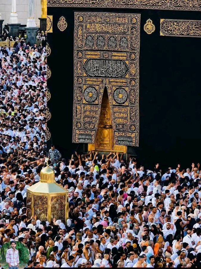 Onsi41's tweet photo. ONE PLACE MILLIONS OF PEOPLE.🕋😘 https://t.co/EeXh5ZMvxU