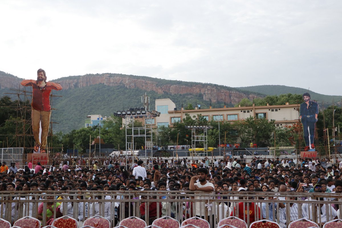 AkhilFansOnline's tweet photo. #LENIN MANIA IN TIRUPATI 🔥

#LeninonJuly10th https://t.co/W4wefIRVdK