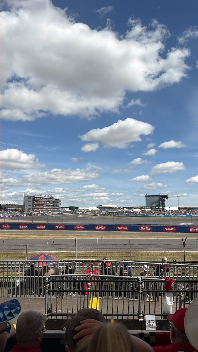 afcmars's tweet photo. It’s race day @LewisHamilton @LandoNorris ❤️ https://t.co/vibTkCmATg