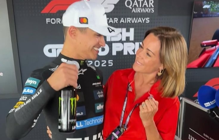 lanlandedd's tweet photo. shes always supported him 🤍 https://t.co/V8gGhtViEN