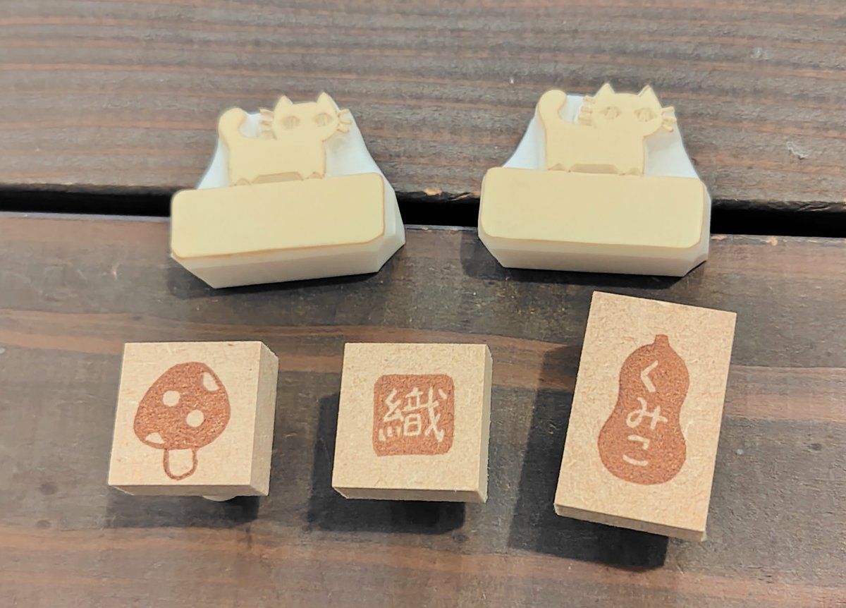 今日のはんこ オーダー頂いて、懐かしいはんこたちを彫ってます