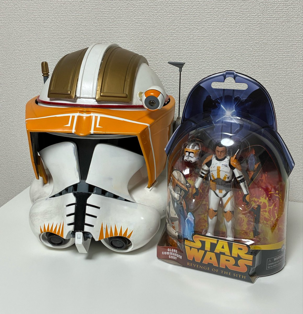 SKLEGO1's tweet photo. ずっと欲しかったけど中々ご縁が無かったコーディのブラックシリーズが地元のアメトイショップ(@HiGmk85 さん)に入荷していたので購入しました！フルアーマー持っているのですがレゴ以外では初のコーディのフィギュアです！笑　パッケージがカッコ良すぎるのでこのまま飾っておきます！ https://t.co/2UXeVZCTbH