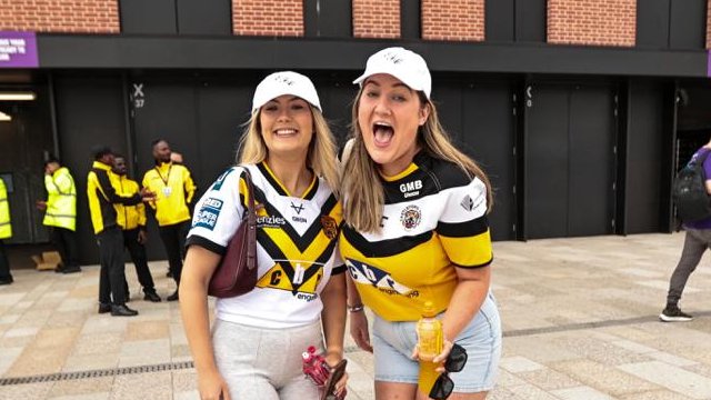 CTRLFC's tweet photo. Cas Fans in the House ⚫️🟡🐯 #COYF #MagicWKND https://t.co/FQnwgjMPOO