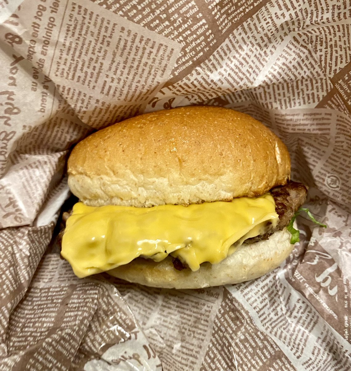mugilnaoki's tweet photo. ガストのハンバーガーが普通に美味い🍔 https://t.co/DWspql49RH