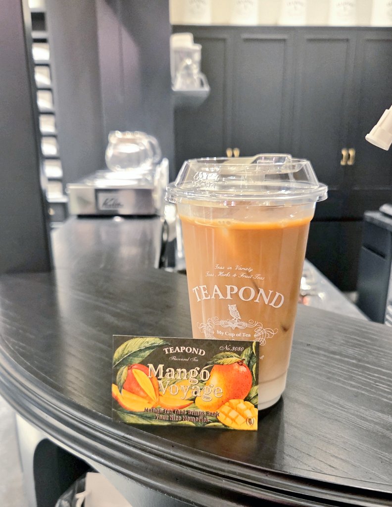 ___10yu03's tweet photo. 🫖アイスミルクティー 750円くらい
TEA POND📍丸の内/青山/麻布台ヒルズ
アイスミルクティーは日替わりで1種類🧋
今日はMangoVoyage🥭
爽やかなマンゴーの香りが店内いっぱいに広がっていて受け取り前から幸せ気分😌💛
無糖での提供なのも好きポイント✨
フレーバーがハマると一番美味しいなと思う🥰 https://t.co/Fq4BBn6cUB
