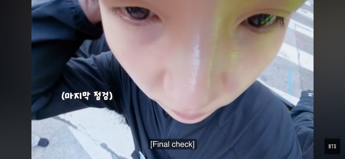 seokjinbit's tweet photo. THIS ANGLE ON YOONGI IM LAUGHING SO FUCKING HARD https://t.co/9BGpGdZ6Bc