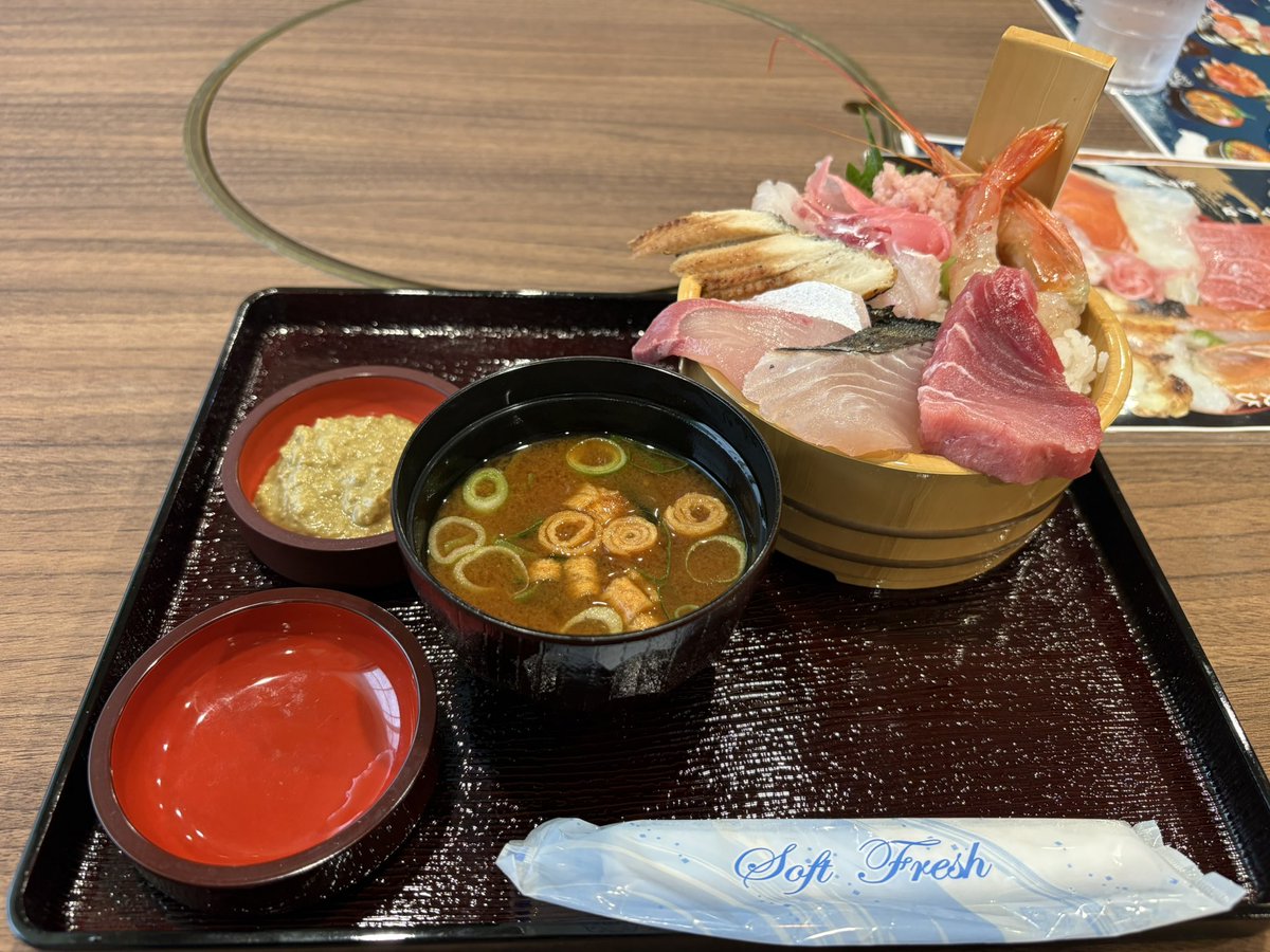 isekitoshihiro's tweet photo. 海鮮丼が食べたくて
神戸まで
美味しかったです♪
#いぶきや
#アカデミックな放課後 https://t.co/VQaIk8IiMk
