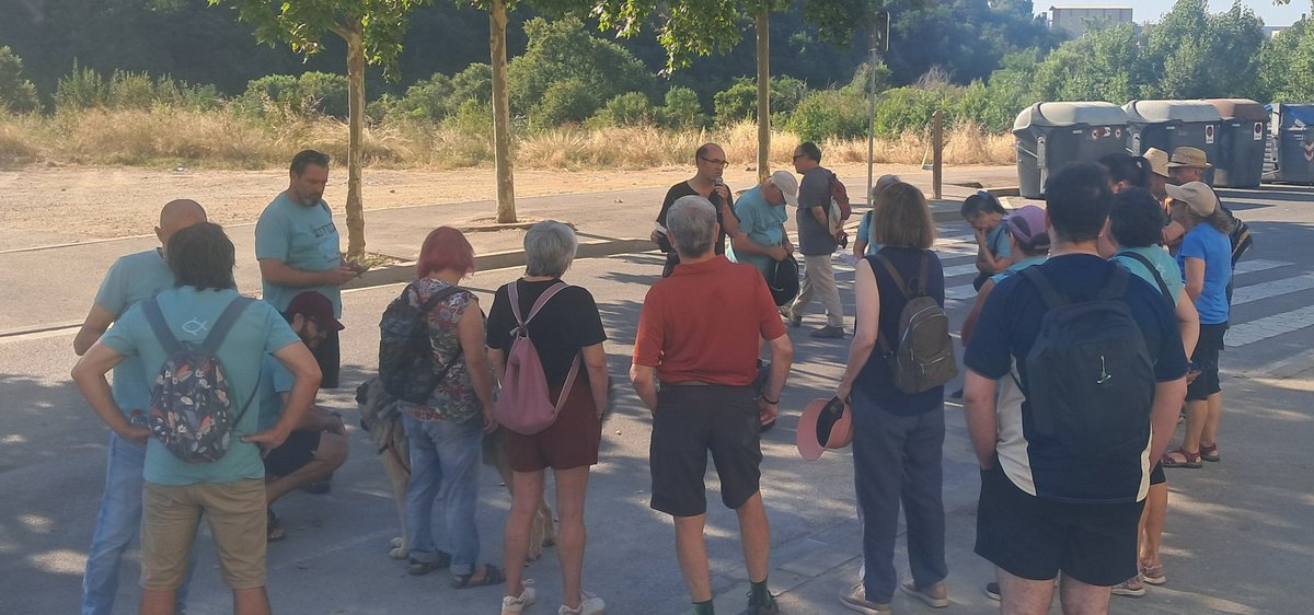 defensaripoll's tweet photo. A la passejada d'avui s'ha explicat una part del parc fluvial que queda afectada per la MPG-132 i els assistents ens han mostrat la seva sorpresa i enuig en conèixer l'impacte al #riuRipoll i a la ciutat. #ElRiuRipollNoEsToca https://t.co/C0KjWRoyaJ