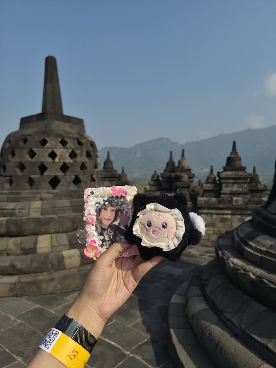 OyinOyingky's tweet photo. Sebelum balik ke Bogor, ajak bayi bayi kecil ini dulu ke Candi Borobudur ๐
#Jiduck #Tyonen #Dwaekki #Foxiny #Moi https://t.co/kxpxDYSbiK
