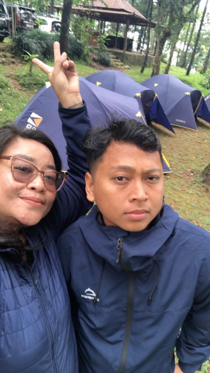 Bolo_Panda's tweet photo. Gantengnya gak seberapa
Nyakitinnya gak kira-kira

Warga X ada yg kenal dia ? 
Kerja di Suparma Tbk Warugunung
Ngaku Bujang macarin anak orang sok iye sok serius mau nikahin, berani ngenal keluargaku, minta ijin serius, deket sama sahabat, teman kerjaku

Ternyata Bojone uwong : 

Ada korban lain gak ya kira2 😆🤣