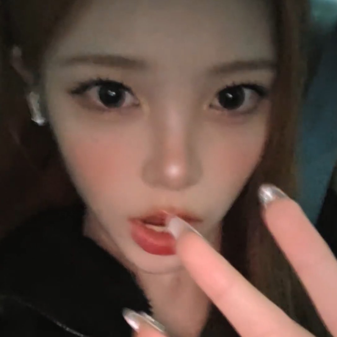 imcrazyaboutIAN's tweet photo. 이아니 개레전드 완벽주차 이목구비 볼 사람 ^_^ https://t.co/TKjmVHN6I9