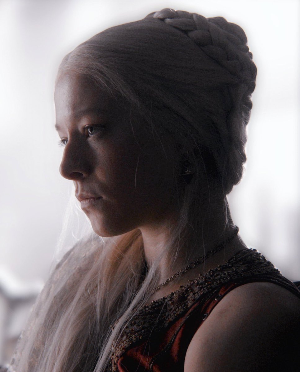 buff_err's tweet photo. "Ser Addam velaryon flew far and fast, descending on castles great and small whose lords were loyal to Queen Rhaenyra, to piece together an army.
By the time Ser Addam was ready to descend on Tumbleton, he had near four thousand men at his back."

#Houseofthedragon https://t.co/a8uABVMtxg