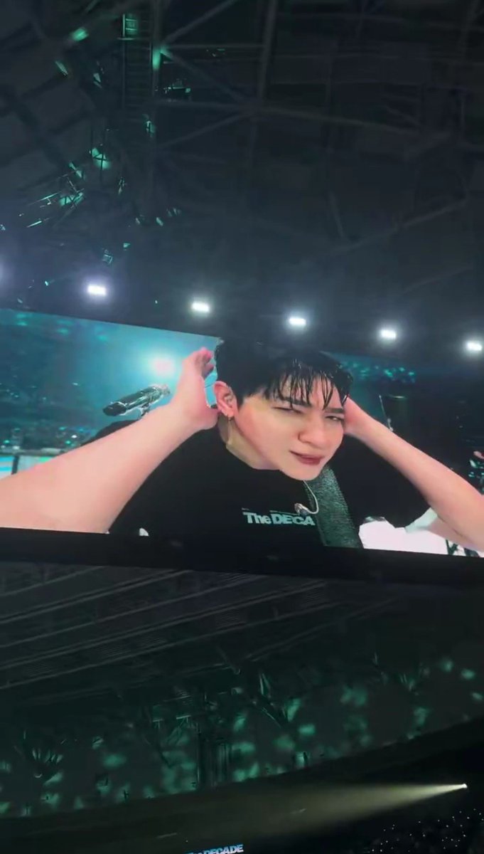apeachnuna's tweet photo. sungjin and his personal camera

and we have youngk sungjin's cow eyes admirer 
🦊 look at those eyes 
🦊 so SEXY ~~~!!
https://t.co/jhXsa3Y9UM https://t.co/Tuv6wZUnCA