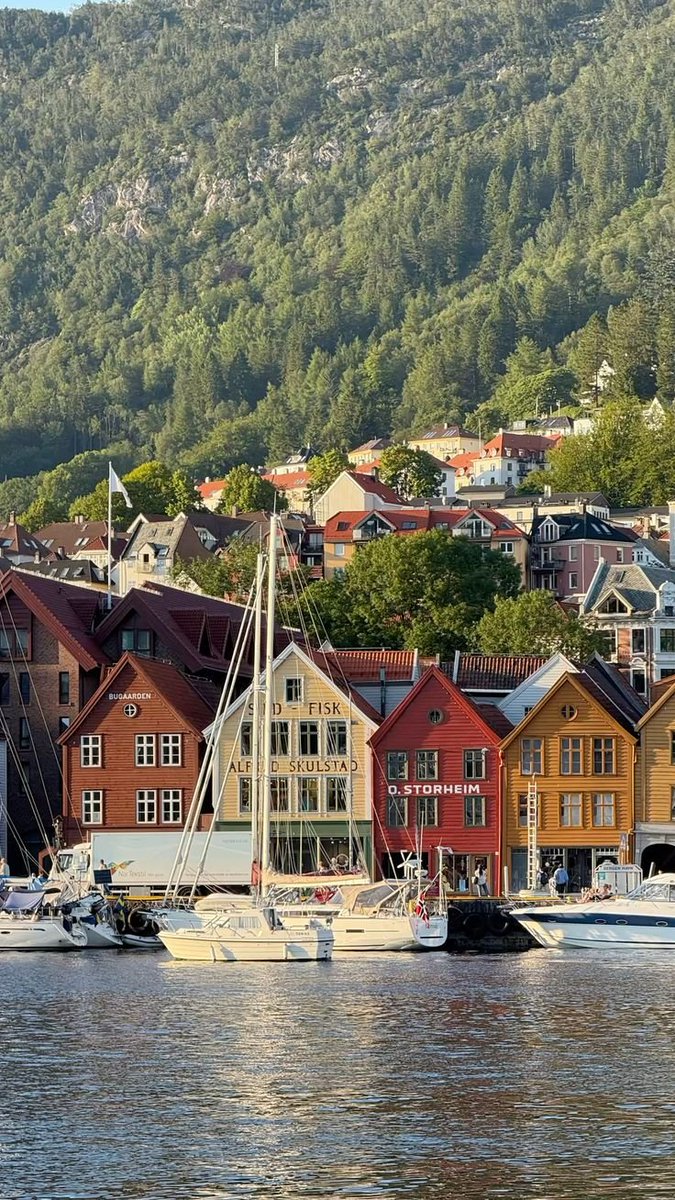 echoesofworld's tweet photo. Bergen, Norway https://t.co/nTdmf86FxA