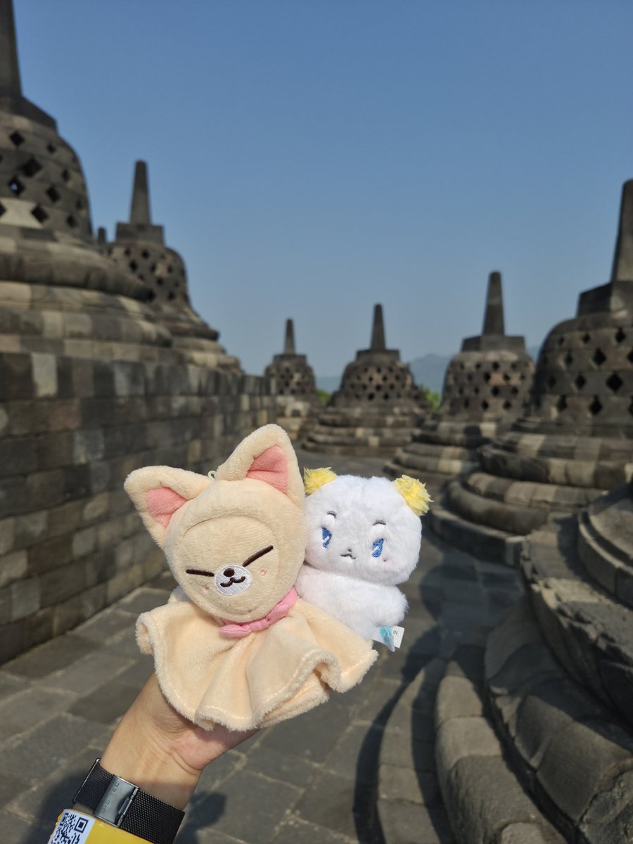 OyinOyingky's tweet photo. Sebelum balik ke Bogor, ajak bayi bayi kecil ini dulu ke Candi Borobudur ๐
#Jiduck #Tyonen #Dwaekki #Foxiny #Moi https://t.co/kxpxDYSbiK