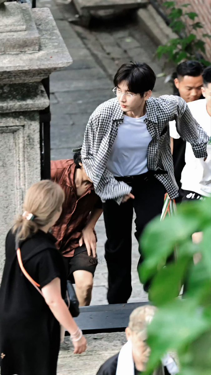 kurofoxy91's tweet photo. Looking respectfully 🙂‍↔️
#ChengYi #狩谎
#LiesHunter https://t.co/tZGZOx3SLa