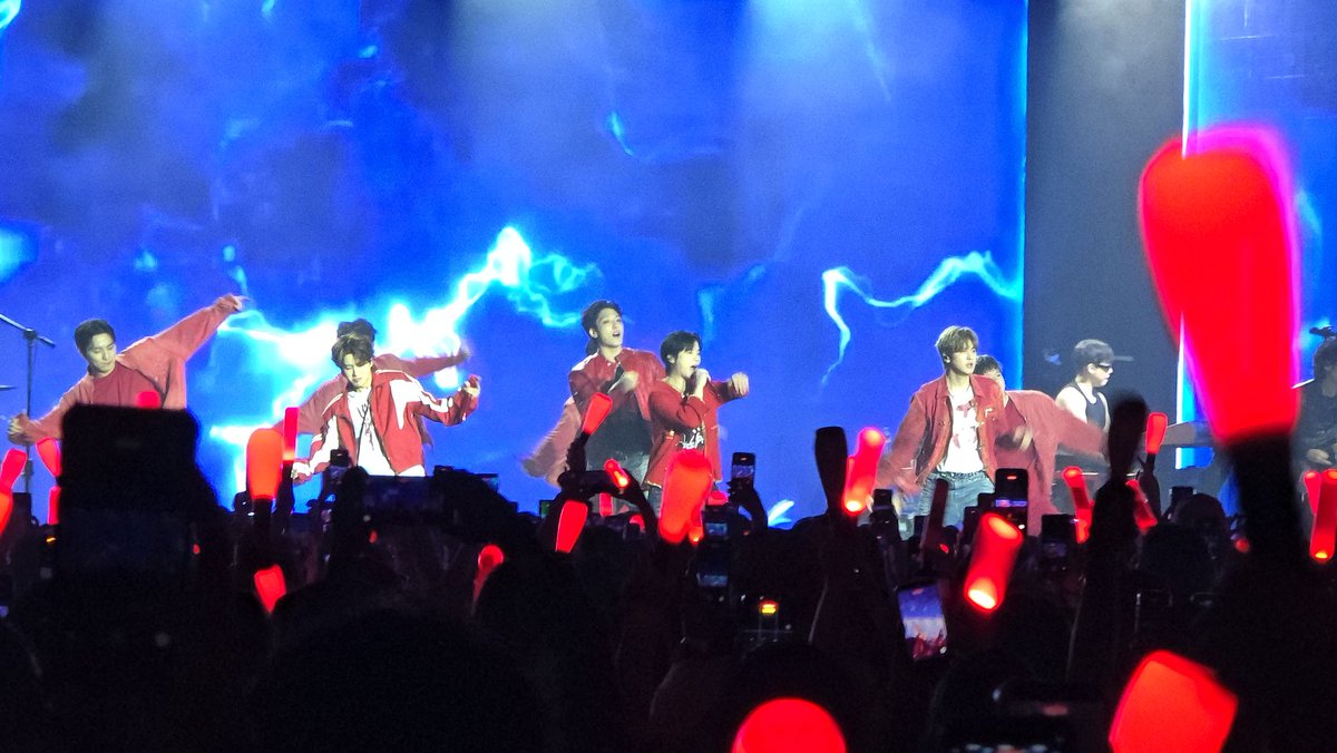 hallyulifeAMG's tweet photo. iKON IS BACK!

iKON FOUREVER Tour in Manila starts now here at the SMX Convention Center.

Presented by @banyakbagusent 

#MNLWaengWaengReady
#iKONinMANILA2026
#iKON_FOUREVER_TOUR_MNL
#iKON #아이콘 https://t.co/ITVDdL1pug