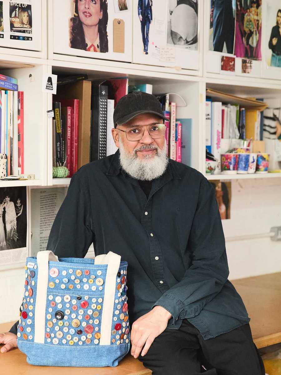 ashishei6g's tweet photo. Delighted to have worked on this beautiful collaboration with Land's End,
reimagining the brand's signature canvas tote bag.

Available as a limited edition, each bag is a  one-of-a-kind piece  meticulously hand-embellished with over 300 mother-of-pe... https://t.co/xzYUzruVx3