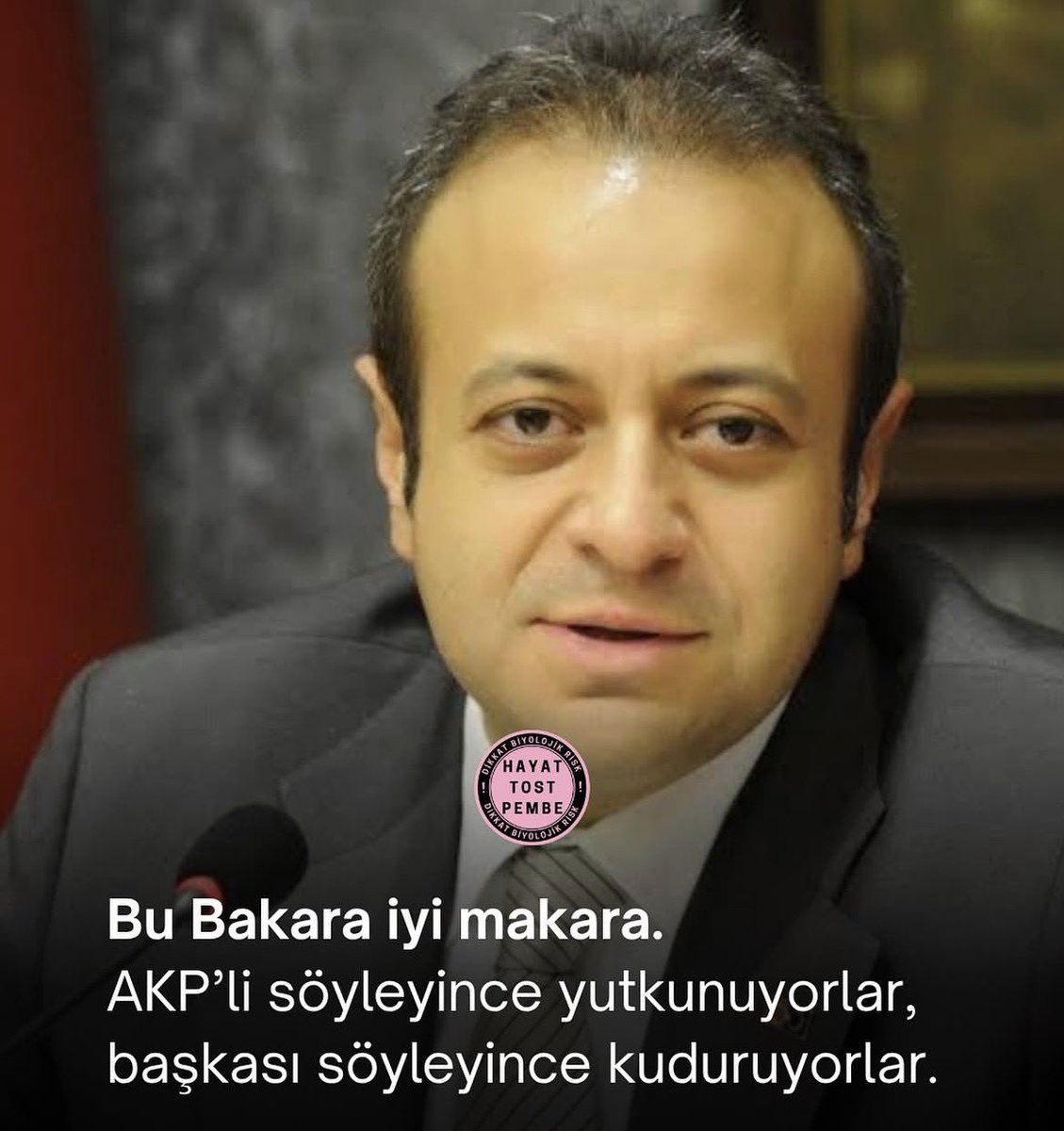 sureyya_topcu11's tweet photo. Her cuma bir ayet sallıyorum. Google'a sor, bir tane çak gitsin. Bu Bakara iyi makara."

Ne garip değil mi?

Dini siyasi malzemeye çevirince sorun yok.
Ayetleri propaganda dekoru yapınca sorun yok.
"Bakara makara" deyince sorun yok.

Ama iktidarın kontrol edemediği biri mizah yapınca kıyamet kopuyor.

Demek ki mesele inanç değil.
Mesele ahlak hiç değil.
Mesele yalnızca iktidara yakın olup olmamak.
Birine büyükelçilik yolu, birine soruşturma dosyası.

Sonra da çıkıp bize "dini değerler" anlatıyorlar.

Hadi oradan.
#DenizGöktaşSerbestBırakılsın 
#DenizGöktaşYalnızDeğildir