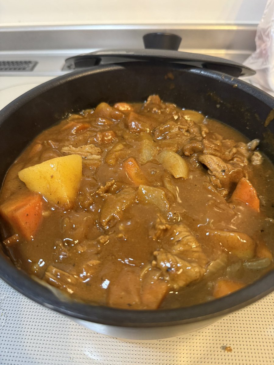 remnnnnnn's tweet photo. 今晩はカレーだよ〜🍛 https://t.co/TII8wGVtpf