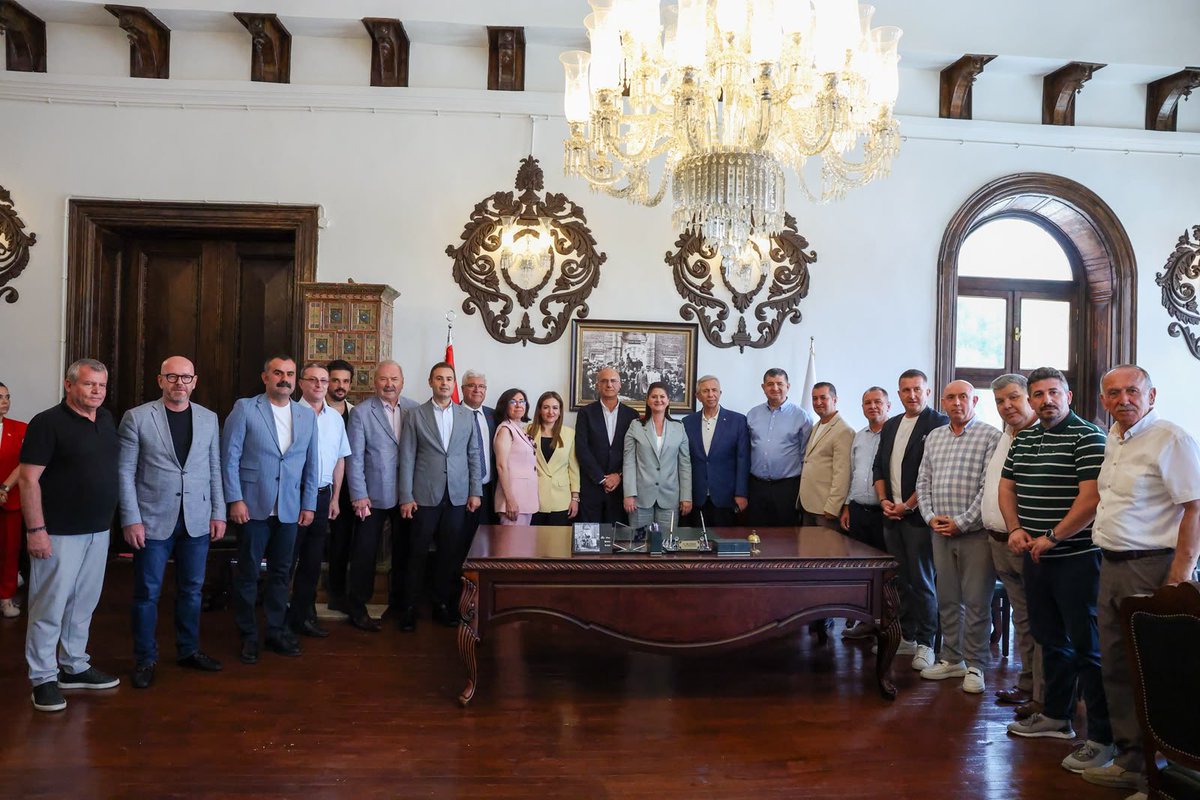 busraozdemirtr's tweet photo. 665. Tarihi Kırkpınar Yağlı Güreşleri için bulunduğumuz Edirne’de, Edirne Belediye Başkanı'mız Filiz Gencan’ı (@avfilizgencan); TBMM Başkanvekili'miz Tekin Bingöl (@TekinBingolCHP), Ankara Büyükşehir Belediye Başkanı'mız Mansur Yavaş (@mansuryavas06), Balıkesir Büyükşehir Belediye Başkanı'mız Ahmet Akın (@ahmetakin), Uşak Belediye Başkan Vekili'miz Hatice Terekeci Özkan, CHP Antalya Milletvekilimiz Cavit Arı (@Mv_CavitAri) ile ziyaret ettik.

Misafirperverliği ve Kırkpınar’ın asırlık geleneği ile Ata sporumuz yağlı güreşe verdiği değer için Filiz Başkanımıza teşekkür ediyorum.