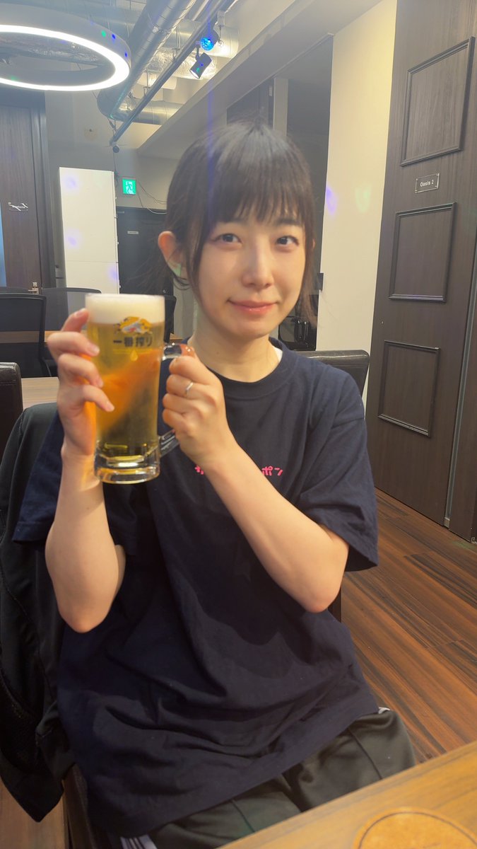 muni_shiro's tweet photo. 本日はSENSE saunaさまにてアウフグースイベントでしたSENSE saunaのサウナ室は何度来ても最高で唯一無二です。
イベントには参加できなかったけれど、顔だけでもと会いに来てくださった方もいてとてもうれしかったです。
写真は数日ぶりにビールが飲めた私です
水かと思いました。 https://t.co/GyUfOz55v1