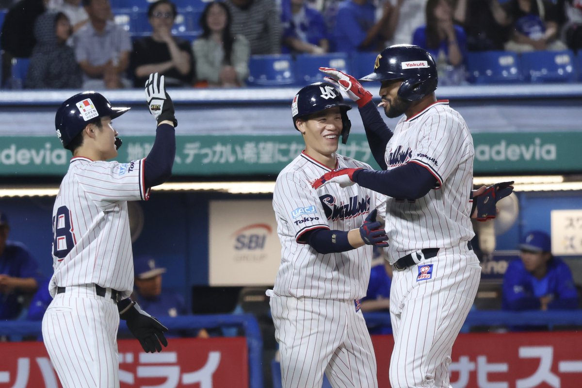 Swanatsu's tweet photo. ミンゴちゃんのグラスラ😭😭😭💚💚💚☂️☂️☂️
塩見が笑顔で嬉しくなる☺️

2026/07/05

#swallows
#サンタナ https://t.co/whlF9P7dg1