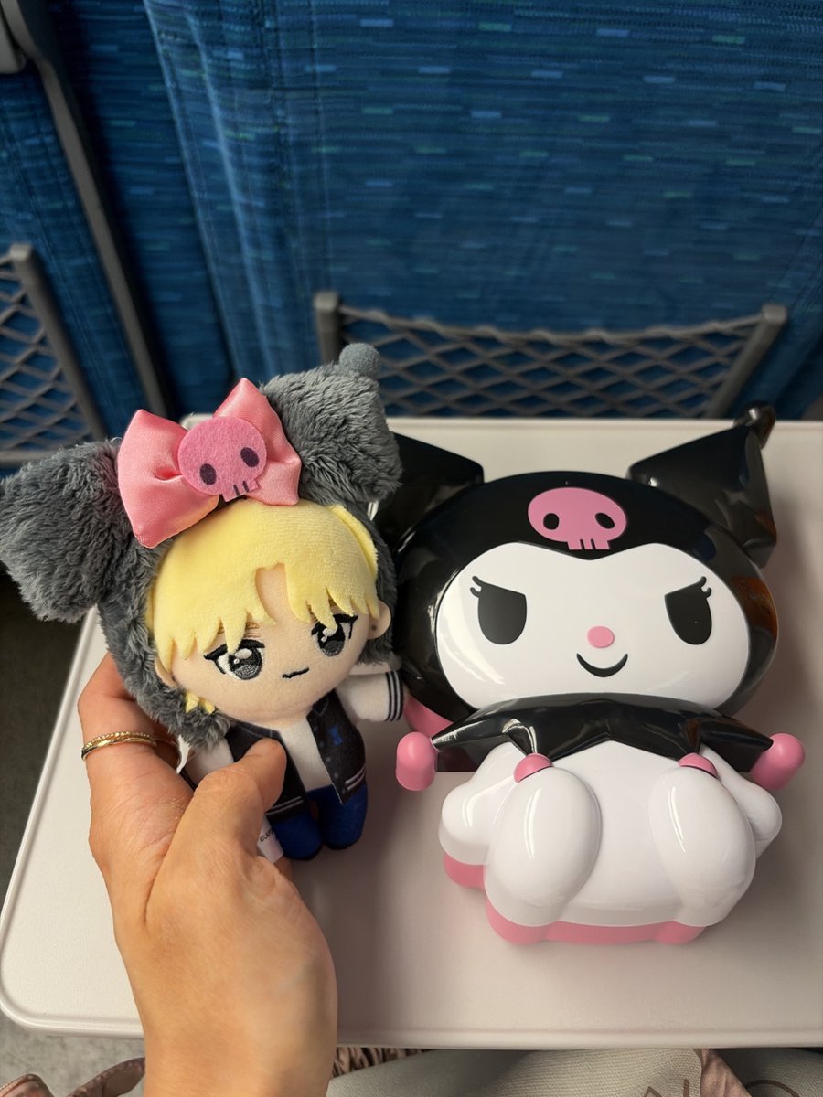 Snow_MaRiiNe's tweet photo. 関西のもうひとつの目的のクロミちゃん駅弁♡ https://t.co/BJM6PL2nUG